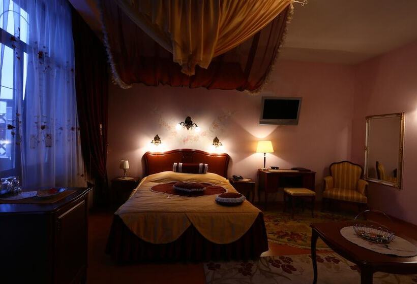 ホテル Postoyalec