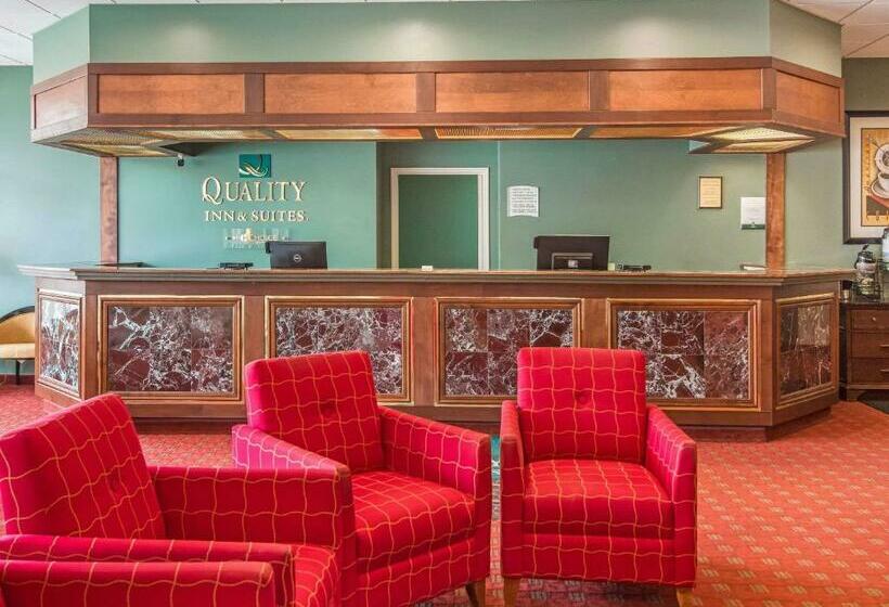 호텔 Quality Inn & Suites