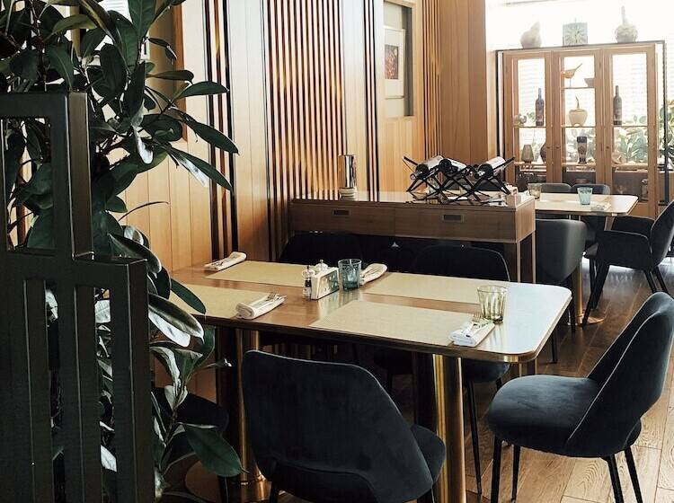 هتل Riviera Wellness Resort