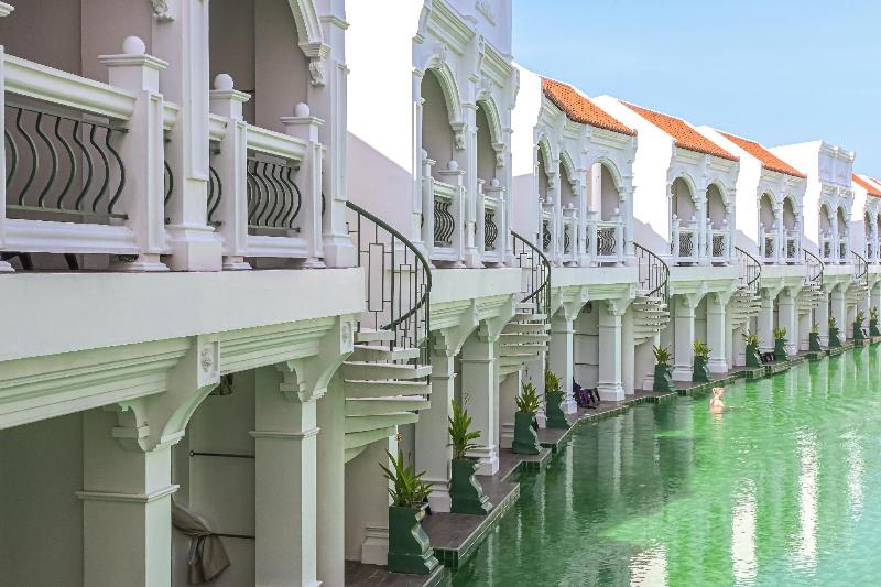 Hotel Supicha Pool Access