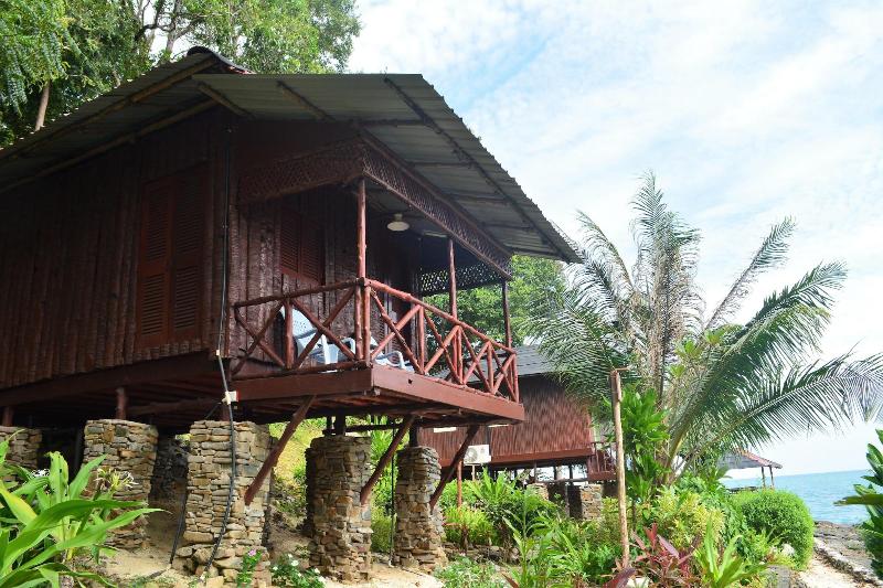 هتل The Jemuruk Island Resort