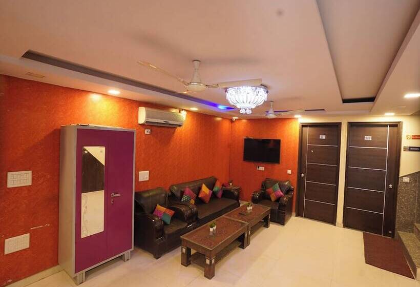 هتل Tourist Palace