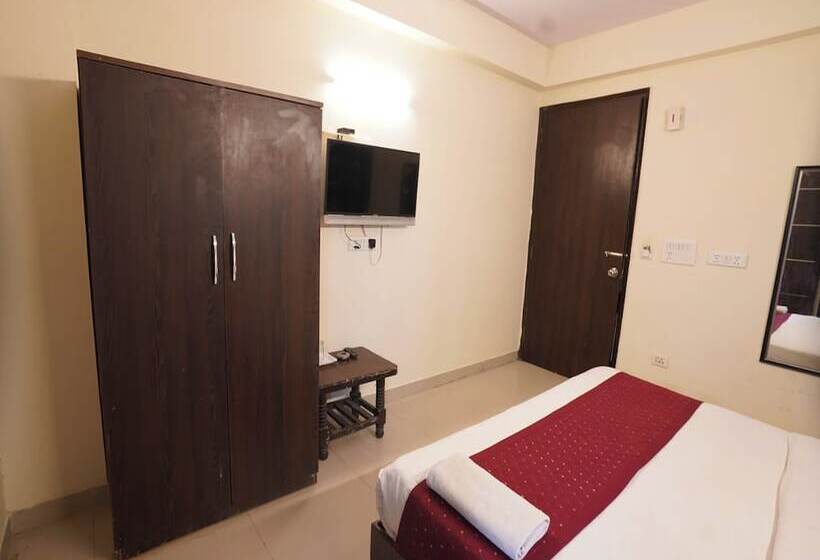 هتل Tourist Palace