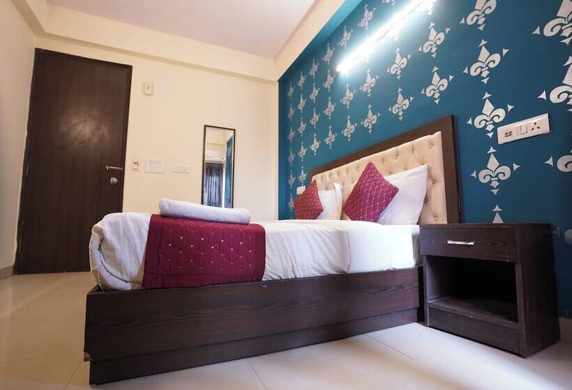 هتل Tourist Palace