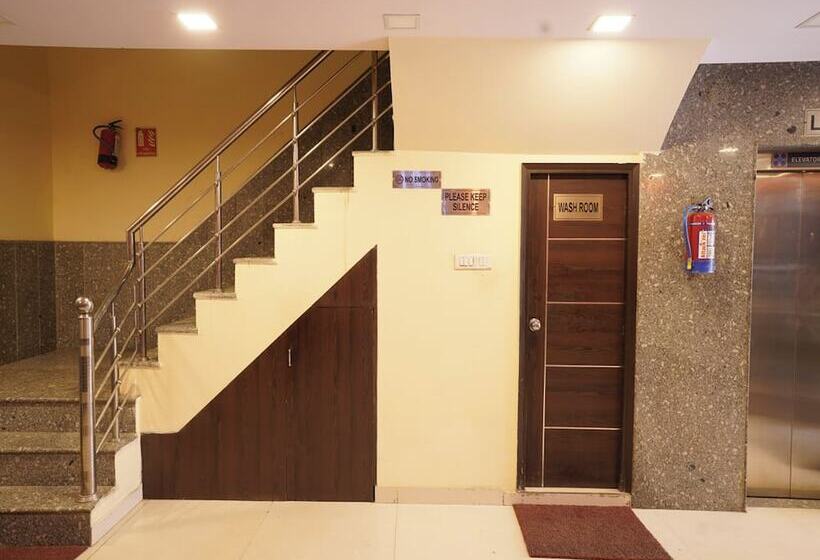 هتل Tourist Palace