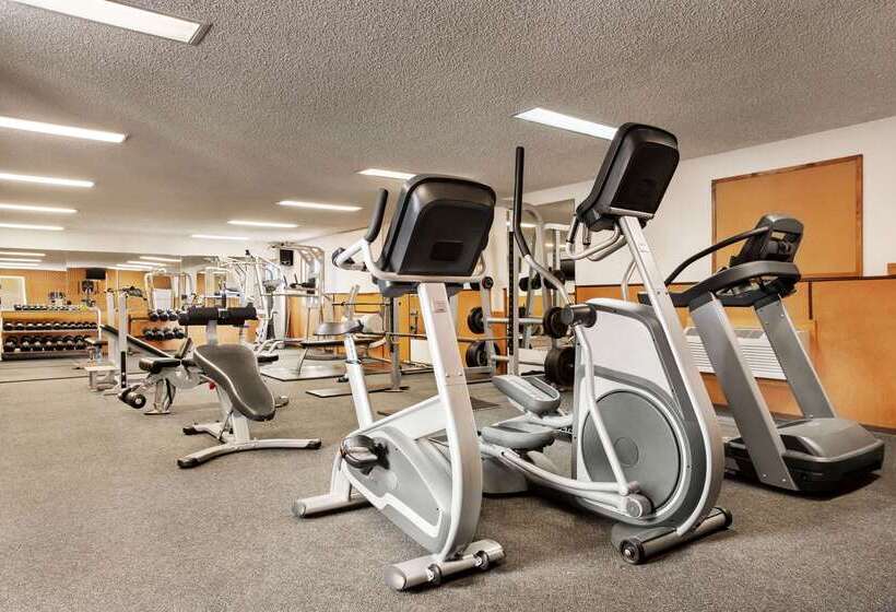 فندق Travelodge By Wyndham Guernsey