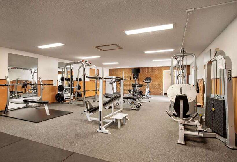 فندق Travelodge By Wyndham Guernsey