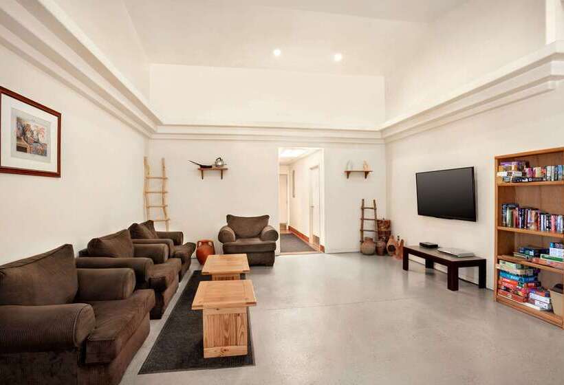 فندق Travelodge By Wyndham Guernsey