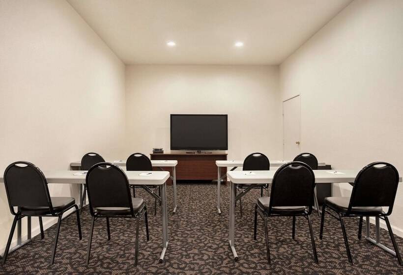 فندق Travelodge By Wyndham Guernsey