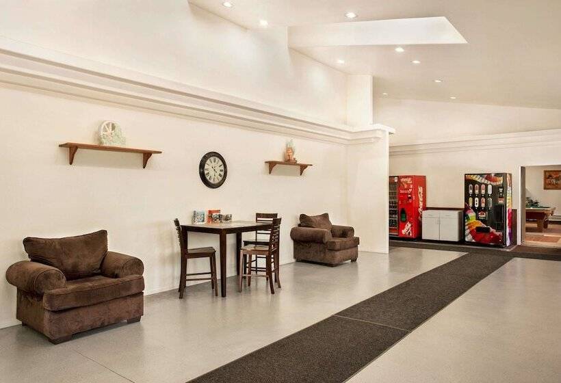 فندق Travelodge By Wyndham Guernsey