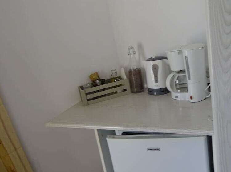 膳宿费 Artemis Greenhill