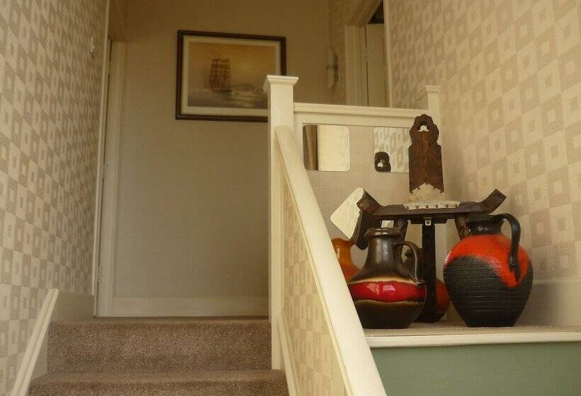 Пансион De La Warr Guest House