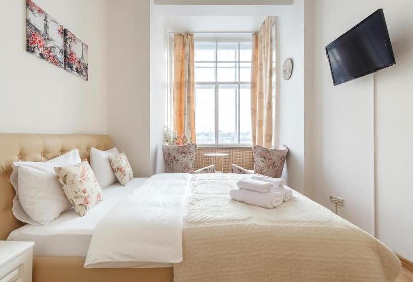 膳宿费 Red Square Guest House