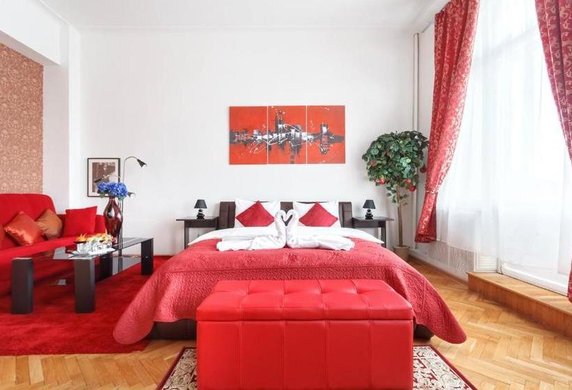 膳宿费 Red Square Guest House