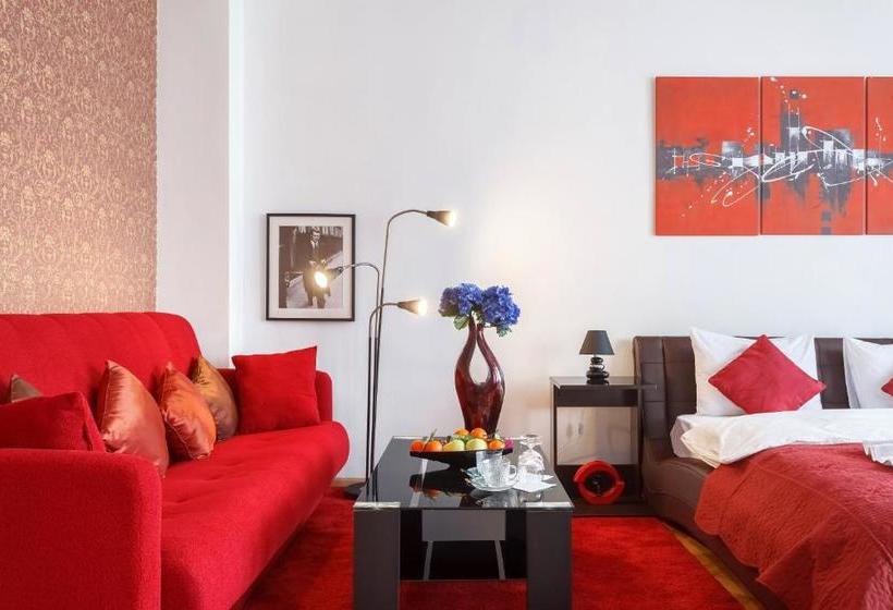 膳宿费 Red Square Guest House