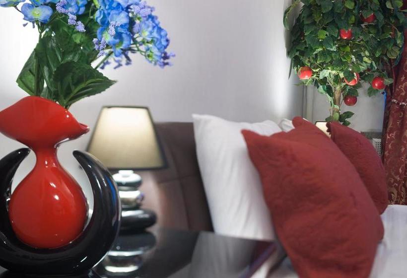 膳宿费 Red Square Guest House