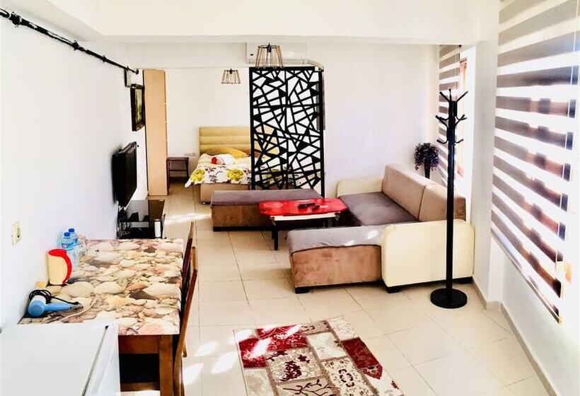 بنسيون Ozgen Suit