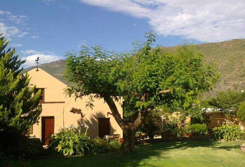 פנסיון Trackers Inn