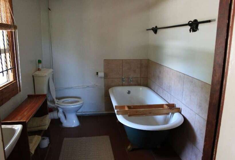 פנסיון Trackers Inn