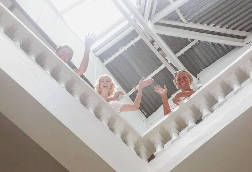 Ten To Ten Stone Town   Hostel