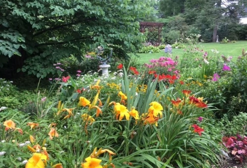 Vintage Gardens Bed & Breakfast