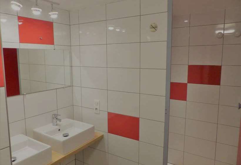 הוסטל Gite Makila