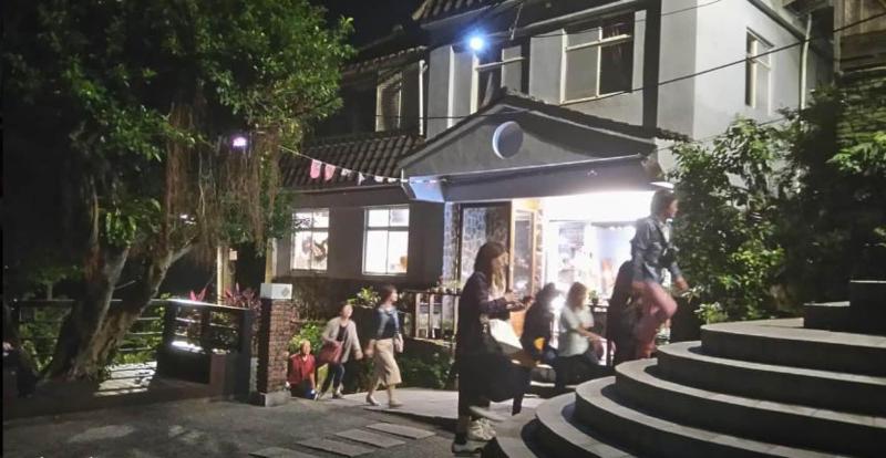 تختخواب و صبحانه Sunday Inn