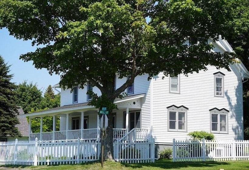 مبيت وإفطار The Swan House