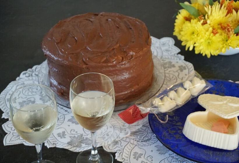 مبيت وإفطار The Swan House