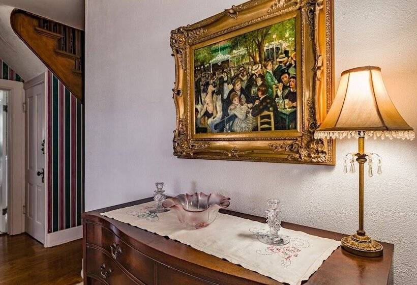 مبيت وإفطار The Swan House