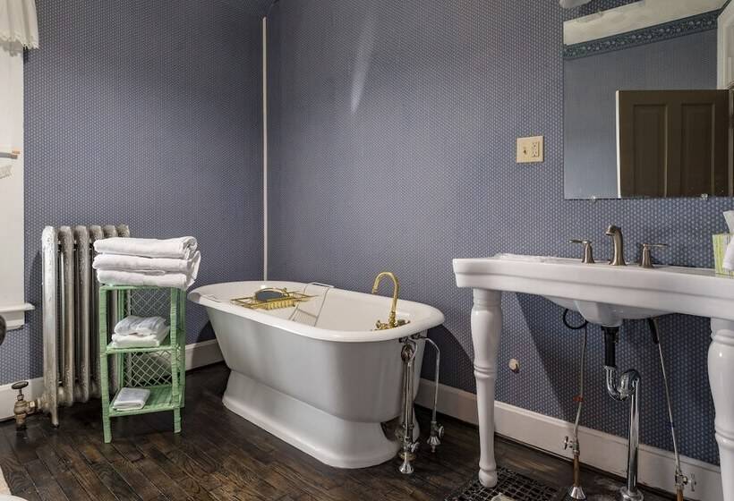 مبيت وإفطار The Swan House