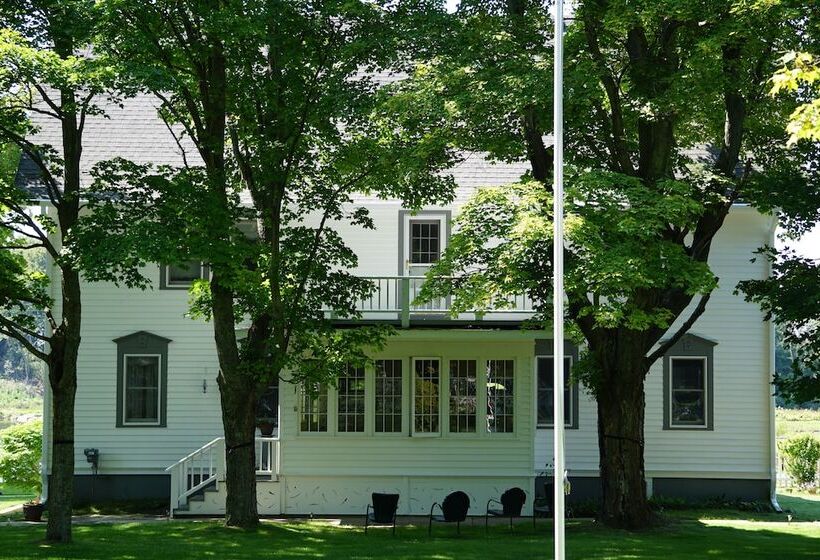 مبيت وإفطار The Swan House