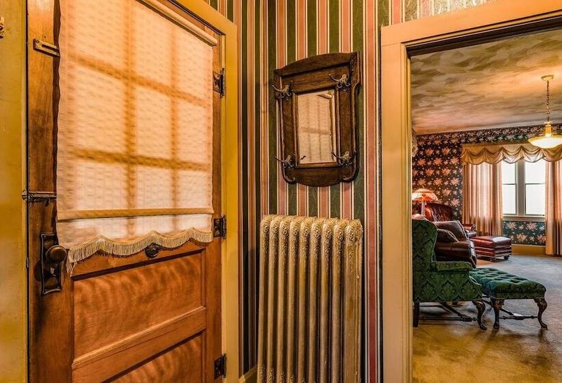 مبيت وإفطار The Swan House