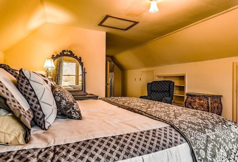 مبيت وإفطار The Swan House