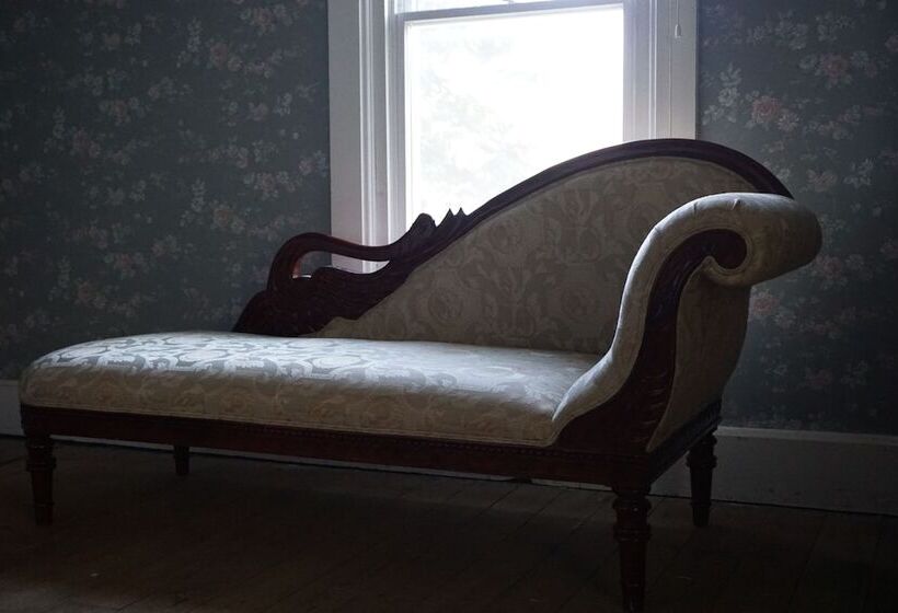 مبيت وإفطار The Swan House