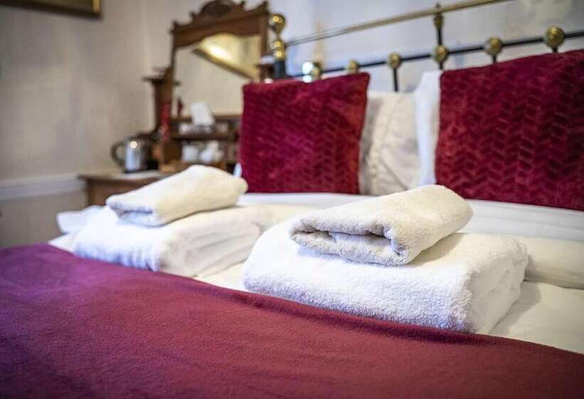 Crown And Trumpet Inn