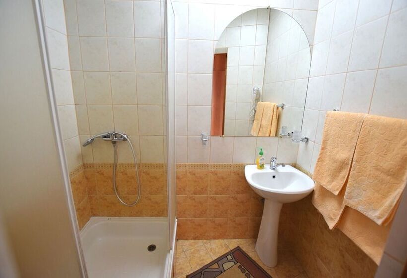 مسافرخانه Spa Hotel Laguna Tyumen