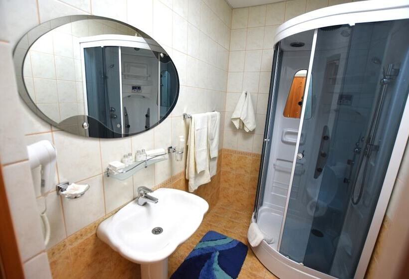 مسافرخانه Spa Hotel Laguna Tyumen