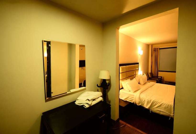 ホテル Aksa Srinagar