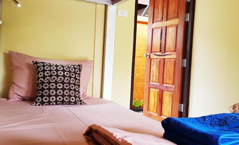 호텔 Baan Hinlad Home And Hostel