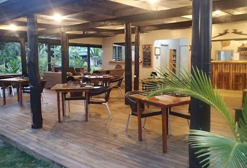 هتل Coconut Beach Resort