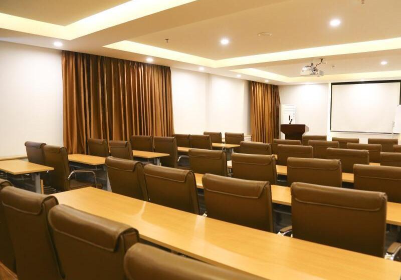 호텔 Greentree Inn Hightech Zone Shandong University Bathing Beach