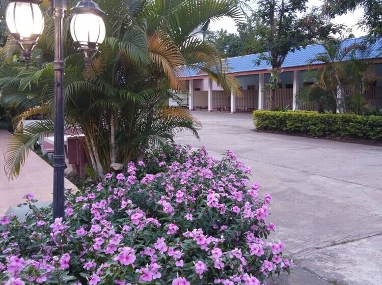 בית מלון כפרי Happy Resort