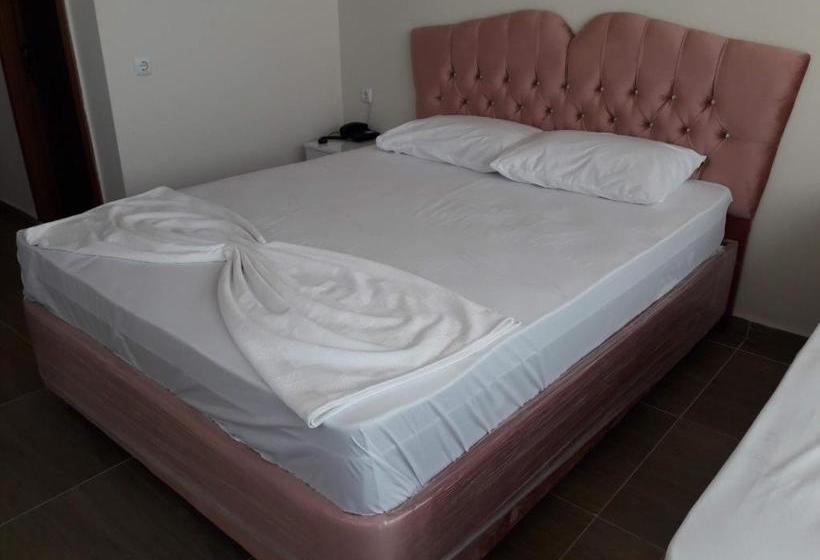 בית מלון כפרי Has