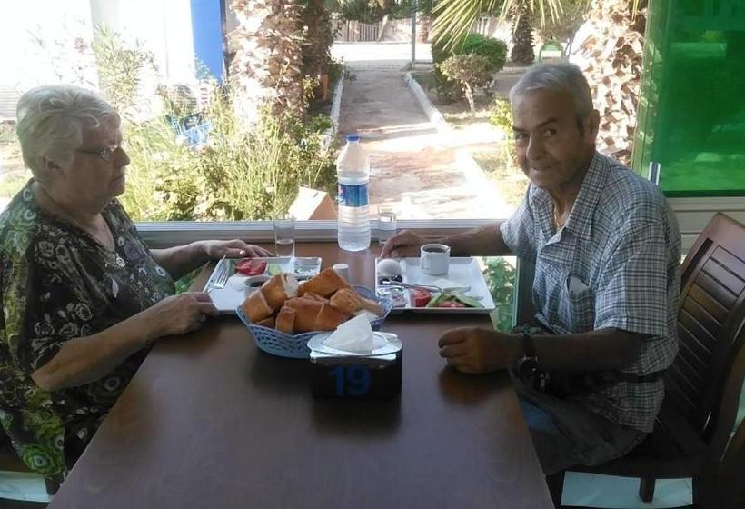 בית מלון כפרי Has