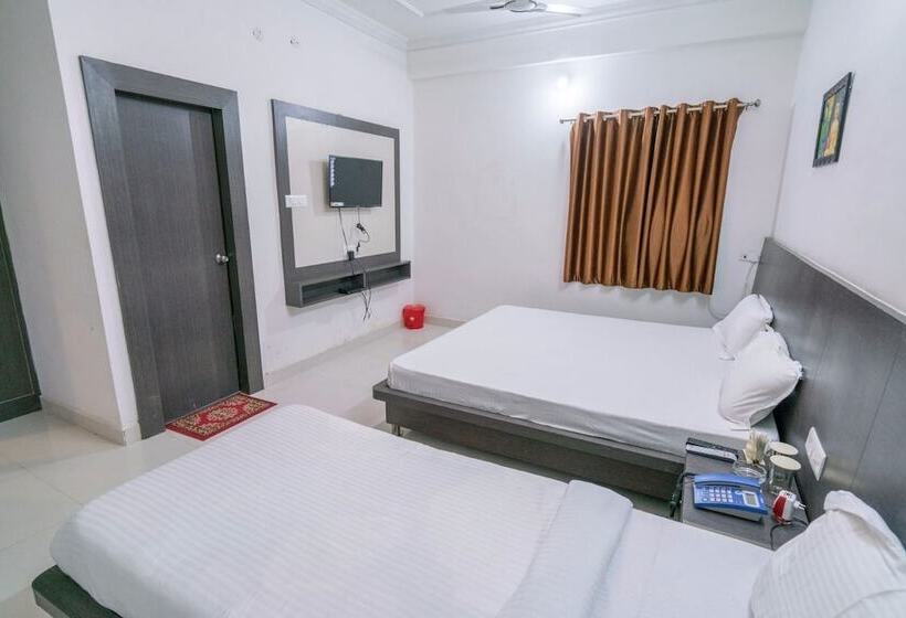 ホテル Nancy Residency