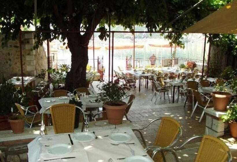 ホテル Porto Sabatiki