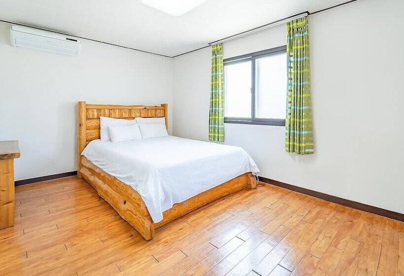 Jeju New Haean Punggyeong Pension