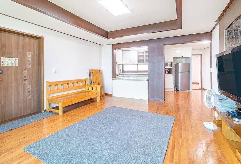 Jeju New Haean Punggyeong Pension