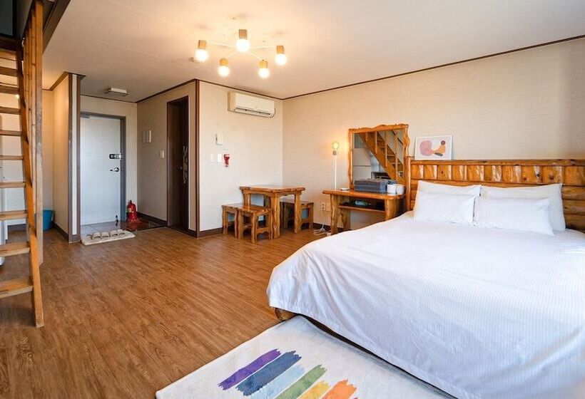 Jeju New Haean Punggyeong Pension